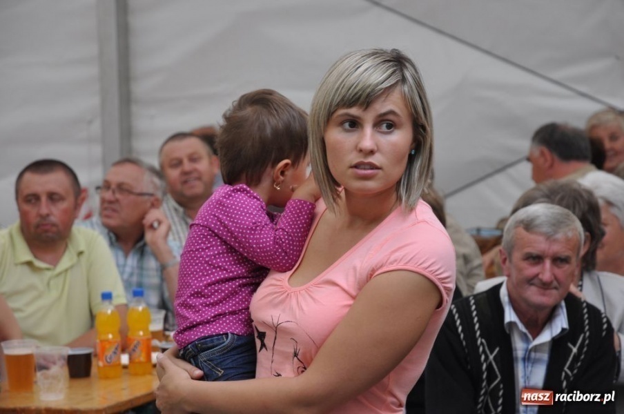 Zdjęcie w galerii na portalu naszraciborz.pl: Na Płoni świętują 80. urodziny parafii wiadomości z regionu