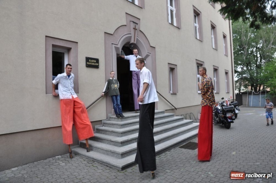 Zdjęcie w galerii na portalu naszraciborz.pl: Na Płoni świętują 80. urodziny parafii wiadomości z regionu