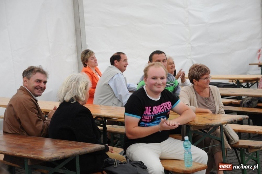 Zdjęcie w galerii na portalu naszraciborz.pl: Na Płoni świętują 80. urodziny parafii wiadomości z regionu