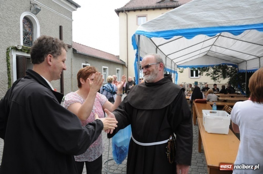 Zdjęcie w galerii na portalu naszraciborz.pl: Na Płoni świętują 80. urodziny parafii wiadomości z regionu