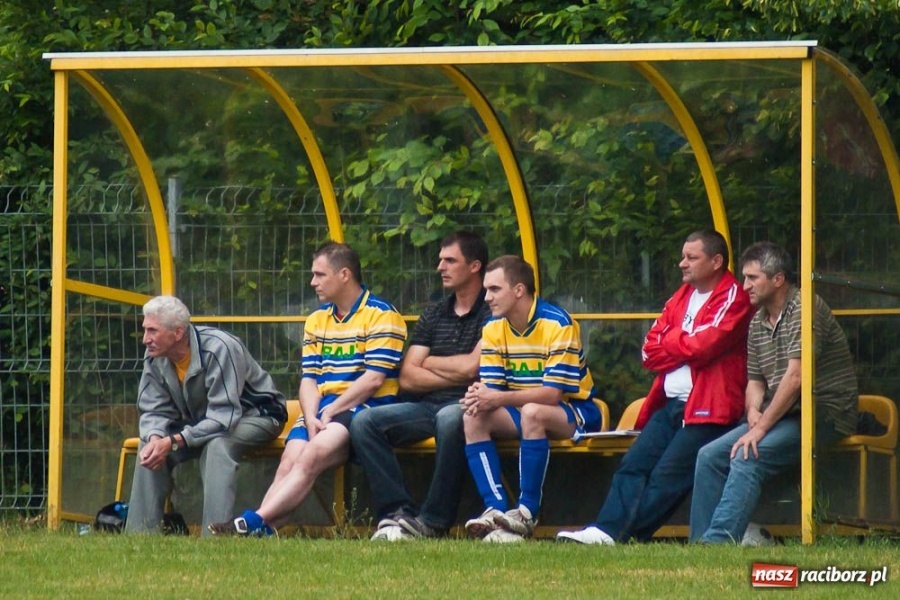Zdjęcie w galerii na portalu naszraciborz.pl: Ocice wygrywają, ale tabelę zamykają wiadomości z regionu