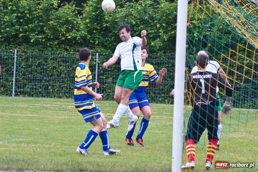 Zdjęcie w galerii na portalu naszraciborz.pl: Ocice wygrywają, ale tabelę zamykają wiadomości z regionu