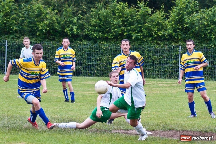 Zdjęcie w galerii na portalu naszraciborz.pl: Ocice wygrywają, ale tabelę zamykają wiadomości z regionu