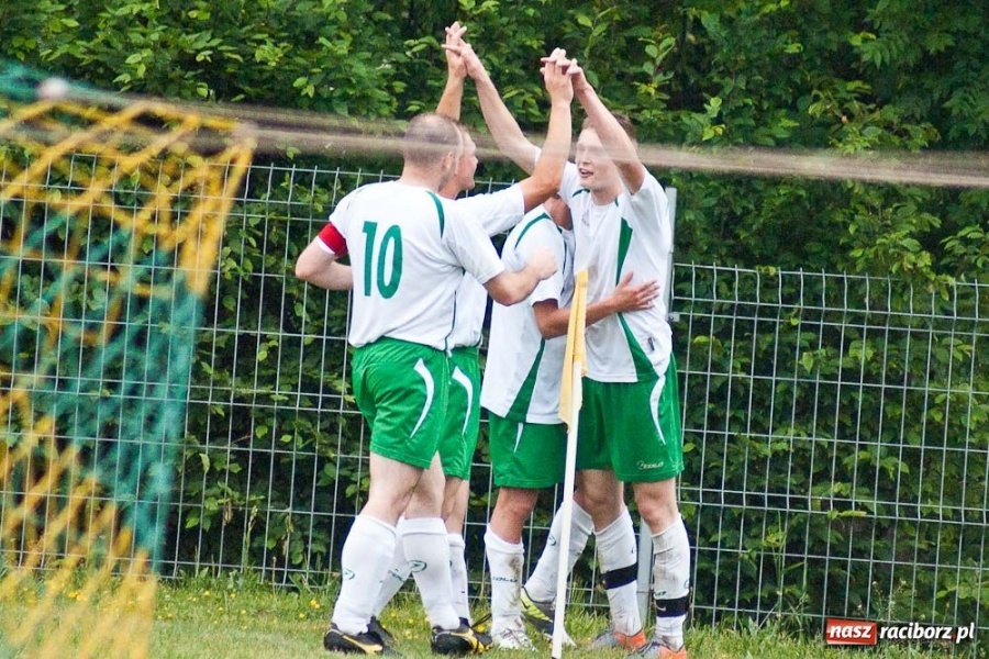 Zdjęcie w galerii na portalu naszraciborz.pl: Ocice wygrywają, ale tabelę zamykają wiadomości z regionu