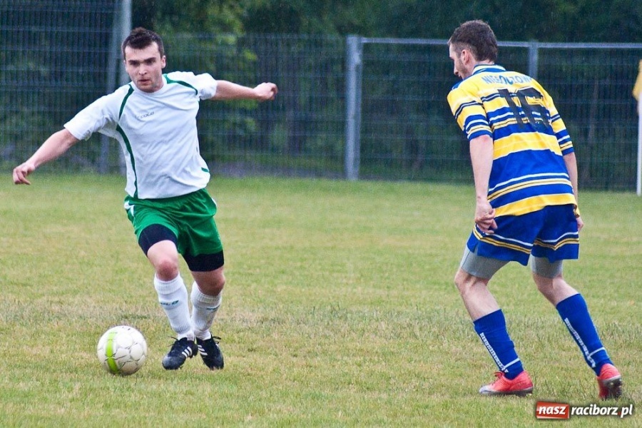 Zdjęcie w galerii na portalu naszraciborz.pl: Ocice wygrywają, ale tabelę zamykają wiadomości z regionu