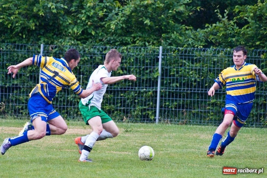 Zdjęcie w galerii na portalu naszraciborz.pl: Ocice wygrywają, ale tabelę zamykają wiadomości z regionu