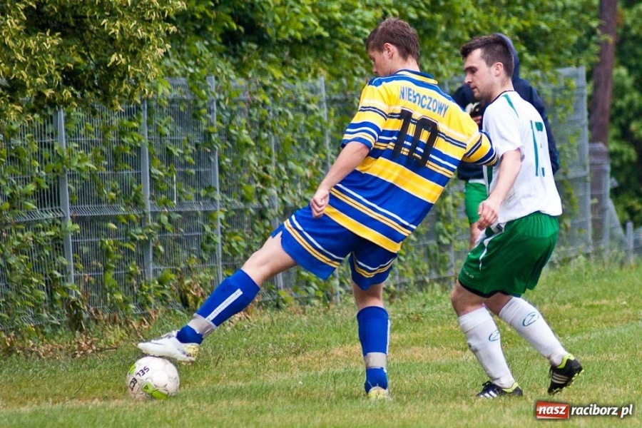 Zdjęcie w galerii na portalu naszraciborz.pl: Ocice wygrywają, ale tabelę zamykają wiadomości z regionu