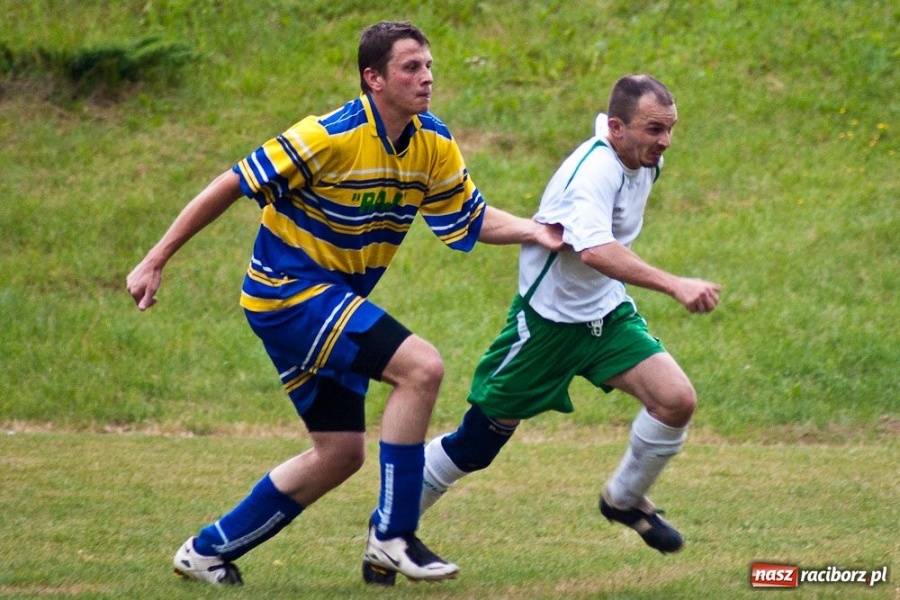 Zdjęcie w galerii na portalu naszraciborz.pl: Ocice wygrywają, ale tabelę zamykają wiadomości z regionu