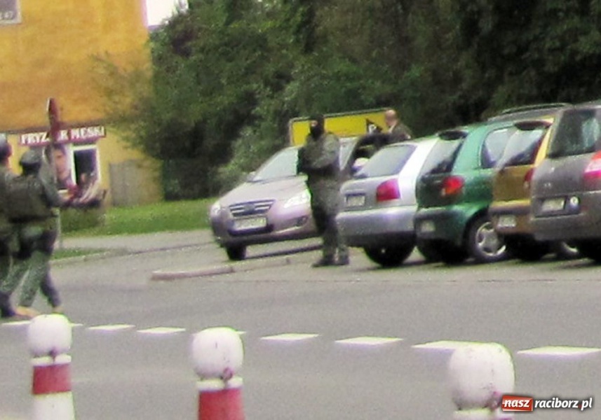 Zdjęcie w galerii na portalu naszraciborz.pl: Akcja opolskiego CBŚ na Londzina wiadomości z regionu