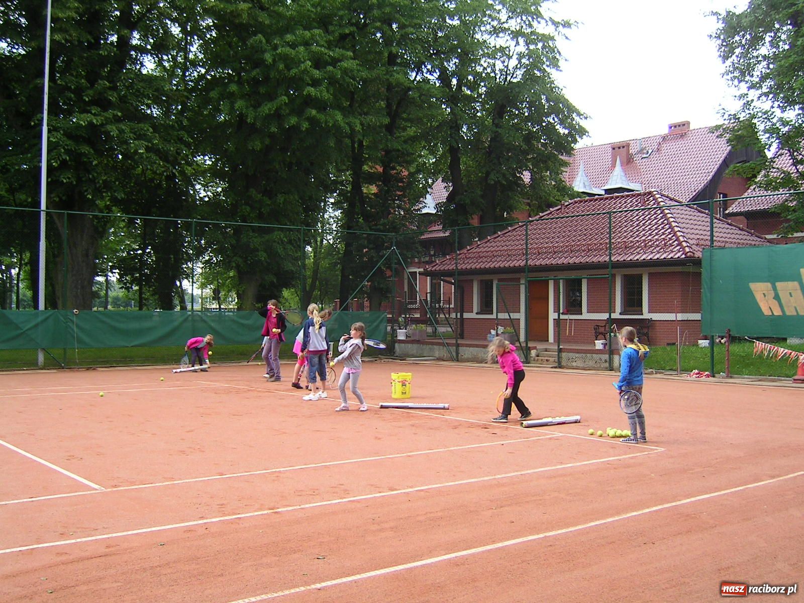 Zdjęcie w galerii na portalu naszraciborz.pl: Dzień Dziecka na korcie Rafako wiadomości z regionu