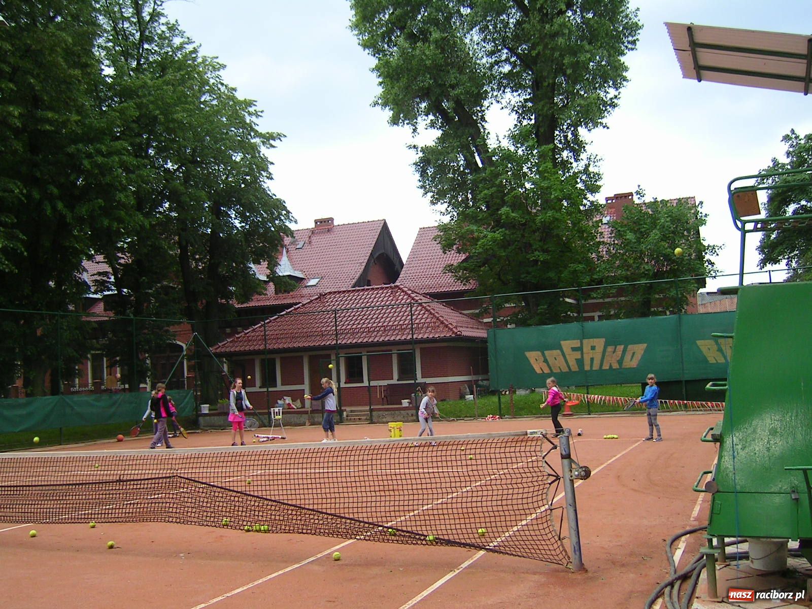Zdjęcie w galerii na portalu naszraciborz.pl: Dzień Dziecka na korcie Rafako wiadomości z regionu
