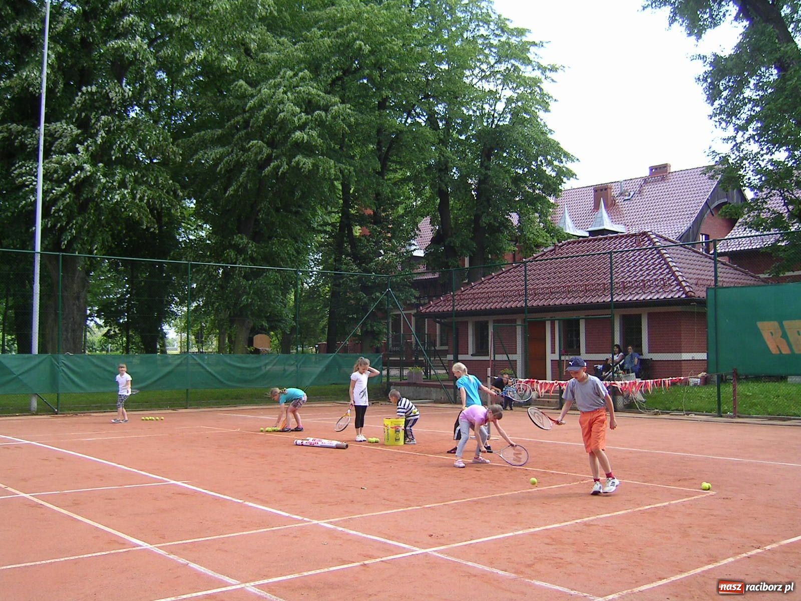 Zdjęcie w galerii na portalu naszraciborz.pl: Dzień Dziecka na korcie Rafako wiadomości z regionu