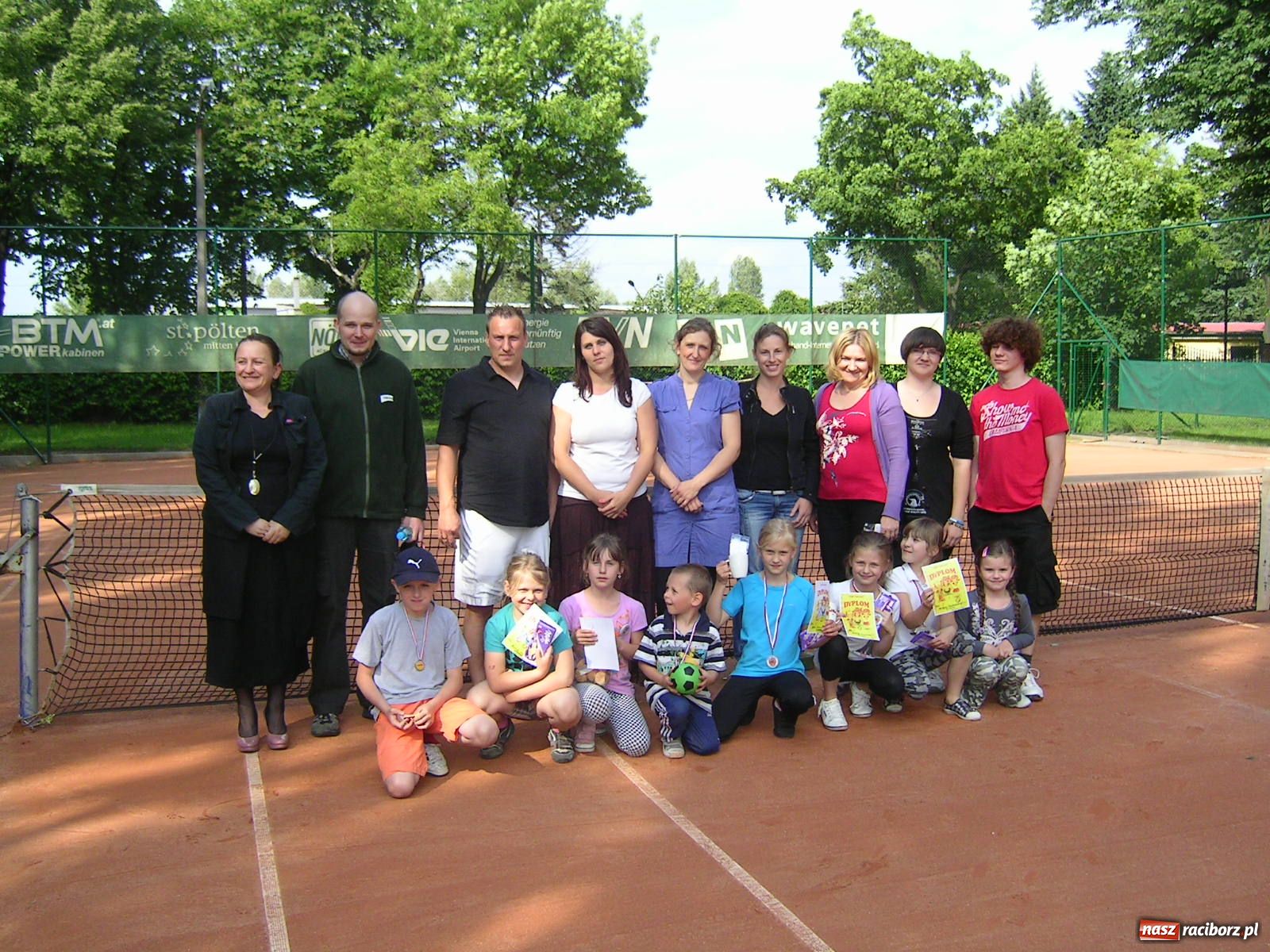 Zdjęcie w galerii na portalu naszraciborz.pl: Dzień Dziecka na korcie Rafako wiadomości z regionu