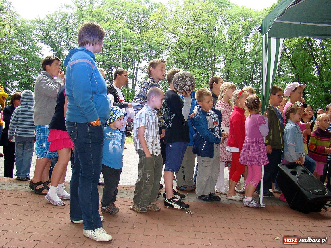 Zdjęcie w galerii na portalu naszraciborz.pl: Dzieci świętowały w parku Dębina wiadomości z regionu