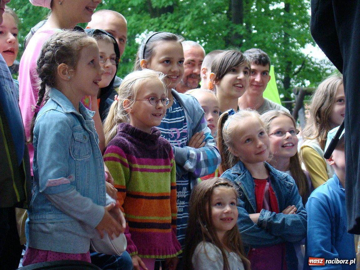 Zdjęcie w galerii na portalu naszraciborz.pl: Dzieci świętowały w parku Dębina wiadomości z regionu