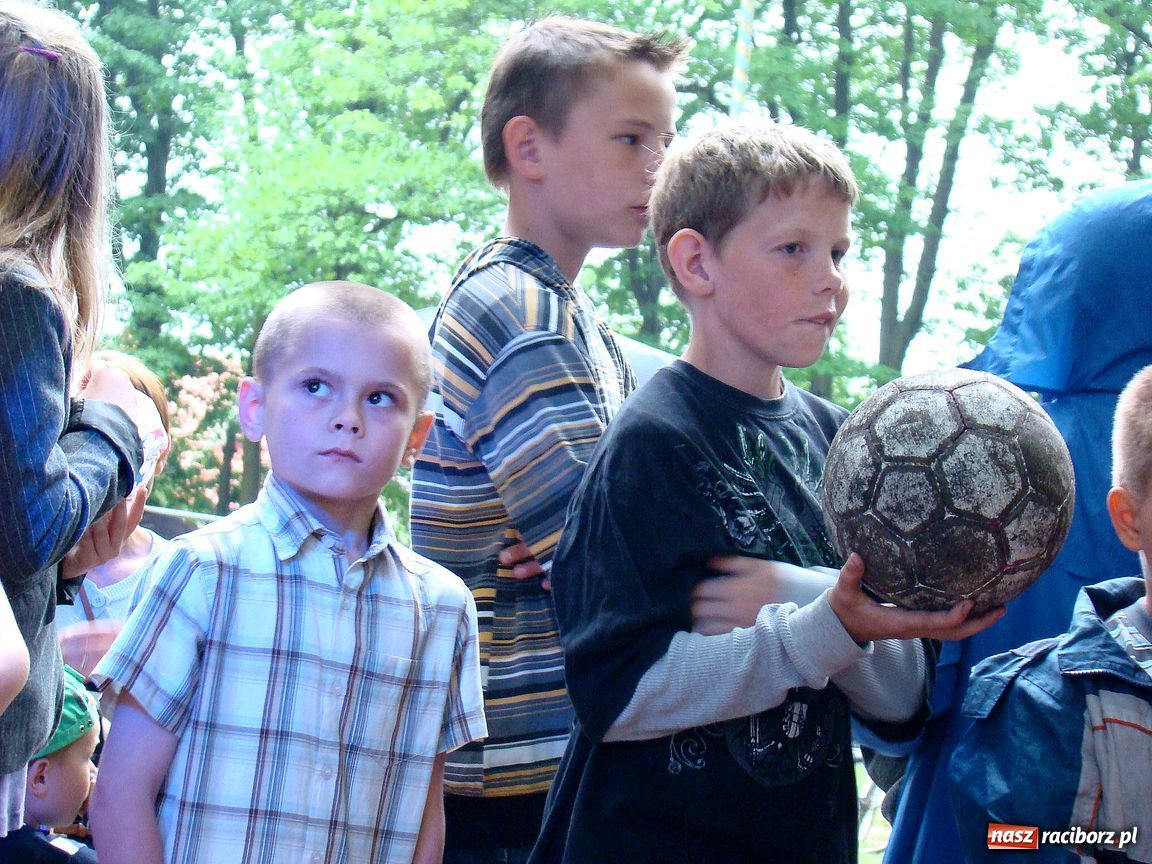 Zdjęcie w galerii na portalu naszraciborz.pl: Dzieci świętowały w parku Dębina wiadomości z regionu