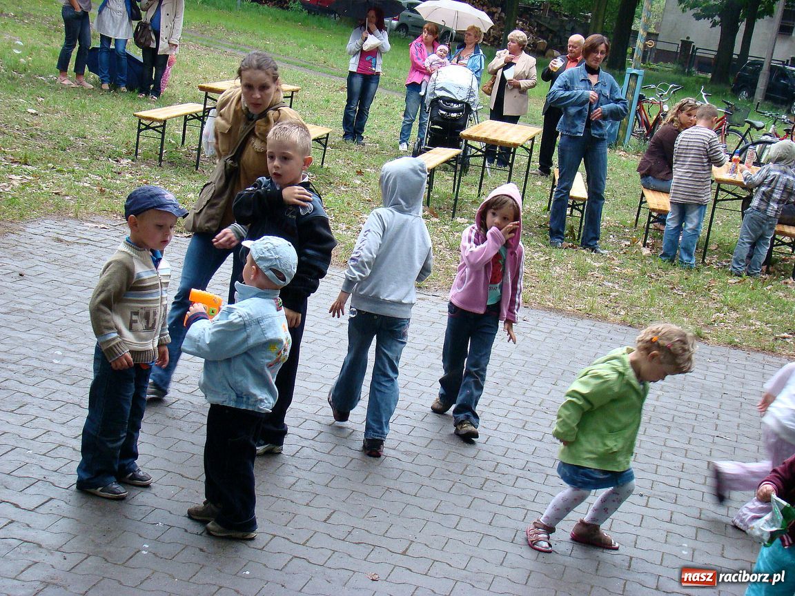 Zdjęcie w galerii na portalu naszraciborz.pl: Dzieci świętowały w parku Dębina wiadomości z regionu