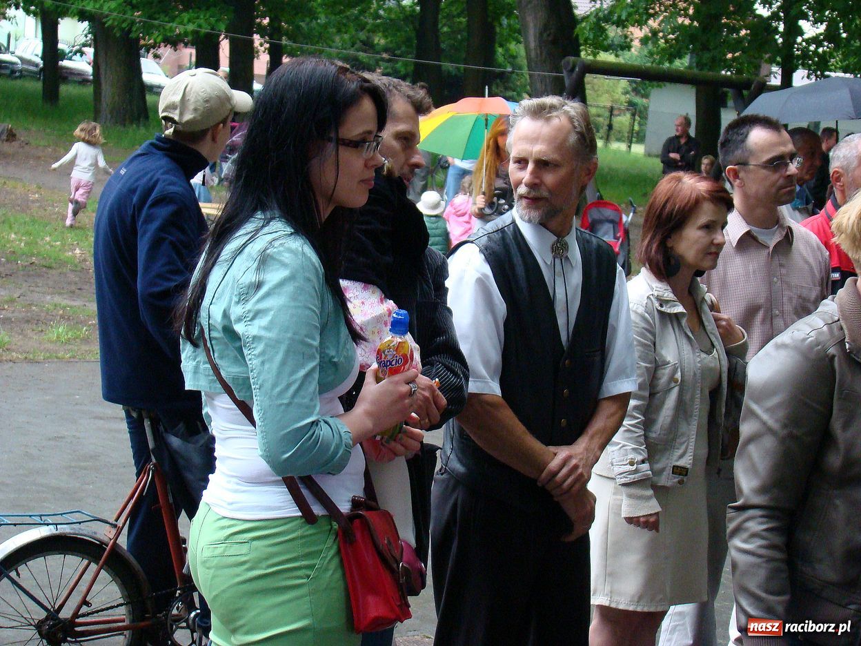 Zdjęcie w galerii na portalu naszraciborz.pl: Dzieci świętowały w parku Dębina wiadomości z regionu