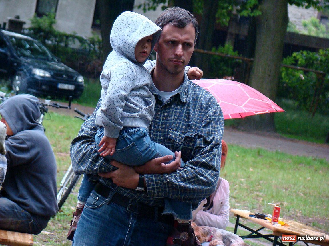 Zdjęcie w galerii na portalu naszraciborz.pl: Dzieci świętowały w parku Dębina wiadomości z regionu