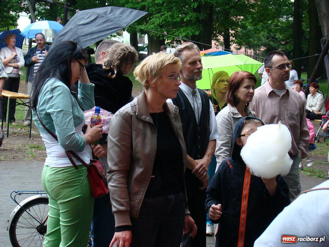 Zdjęcie w galerii na portalu naszraciborz.pl: Dzieci świętowały w parku Dębina wiadomości z regionu