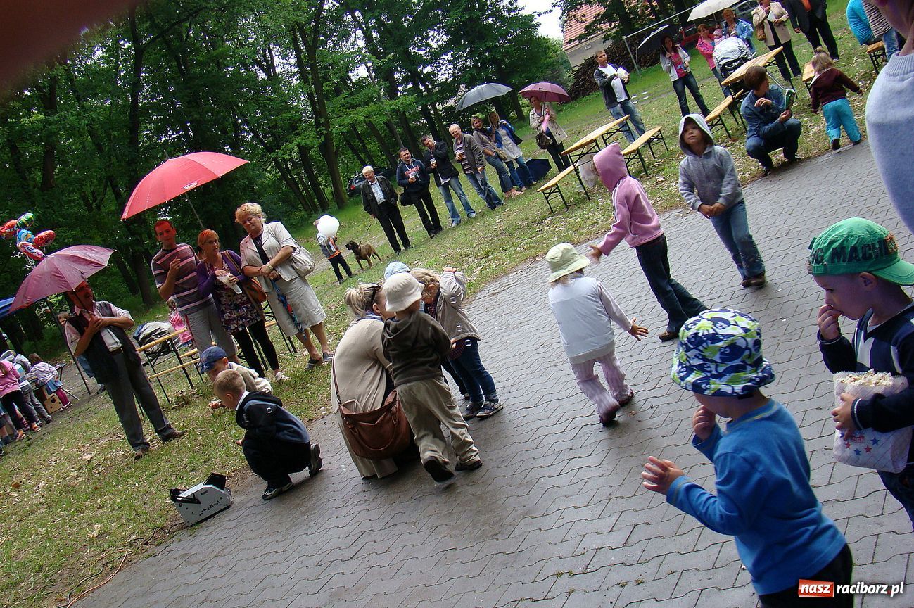 Zdjęcie w galerii na portalu naszraciborz.pl: Dzieci świętowały w parku Dębina wiadomości z regionu