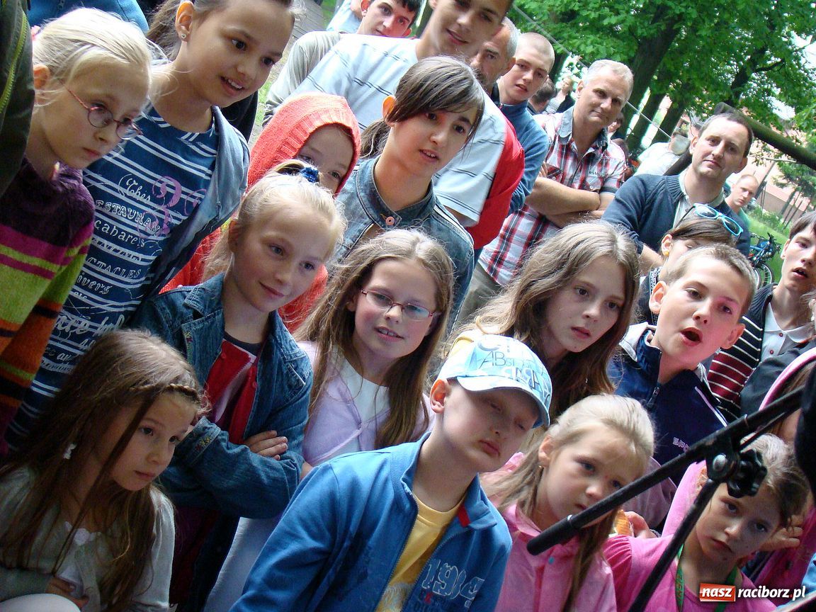 Zdjęcie w galerii na portalu naszraciborz.pl: Dzieci świętowały w parku Dębina wiadomości z regionu