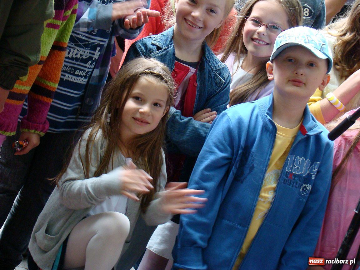 Zdjęcie w galerii na portalu naszraciborz.pl: Dzieci świętowały w parku Dębina wiadomości z regionu