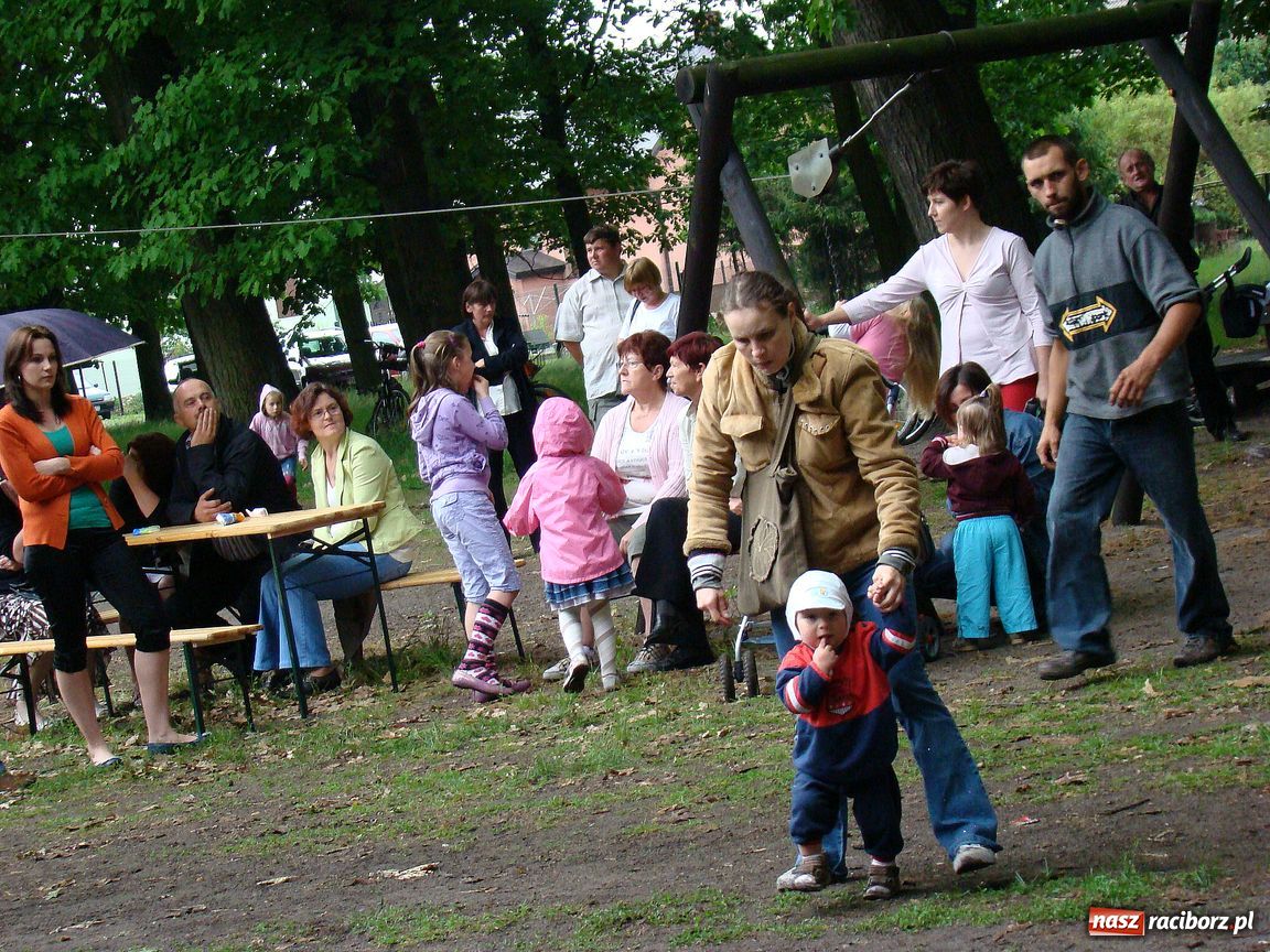 Zdjęcie w galerii na portalu naszraciborz.pl: Dzieci świętowały w parku Dębina wiadomości z regionu