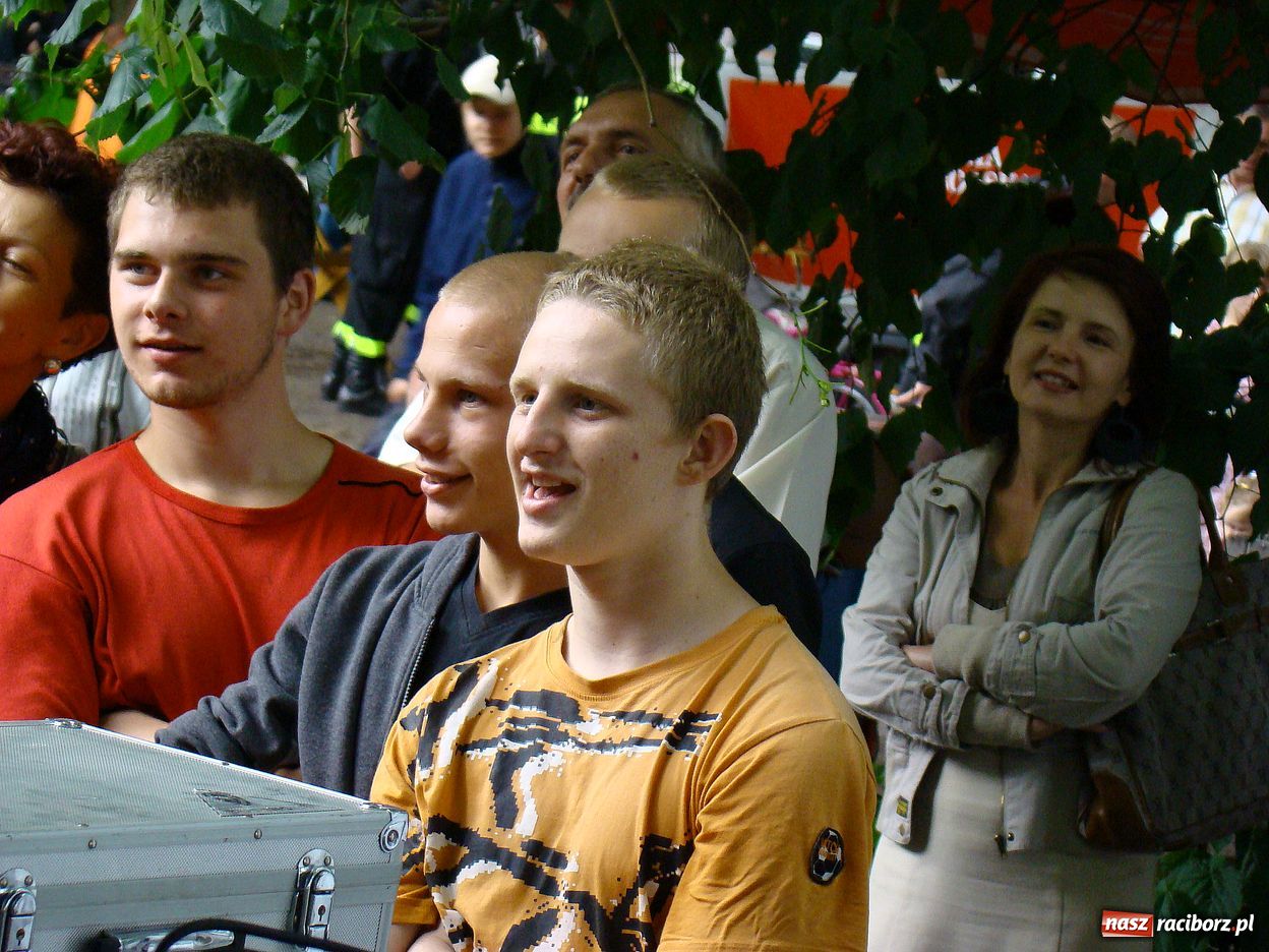 Zdjęcie w galerii na portalu naszraciborz.pl: Dzieci świętowały w parku Dębina wiadomości z regionu