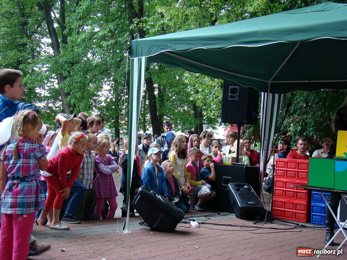 Zdjęcie w galerii na portalu naszraciborz.pl: Dzieci świętowały w parku Dębina wiadomości z regionu