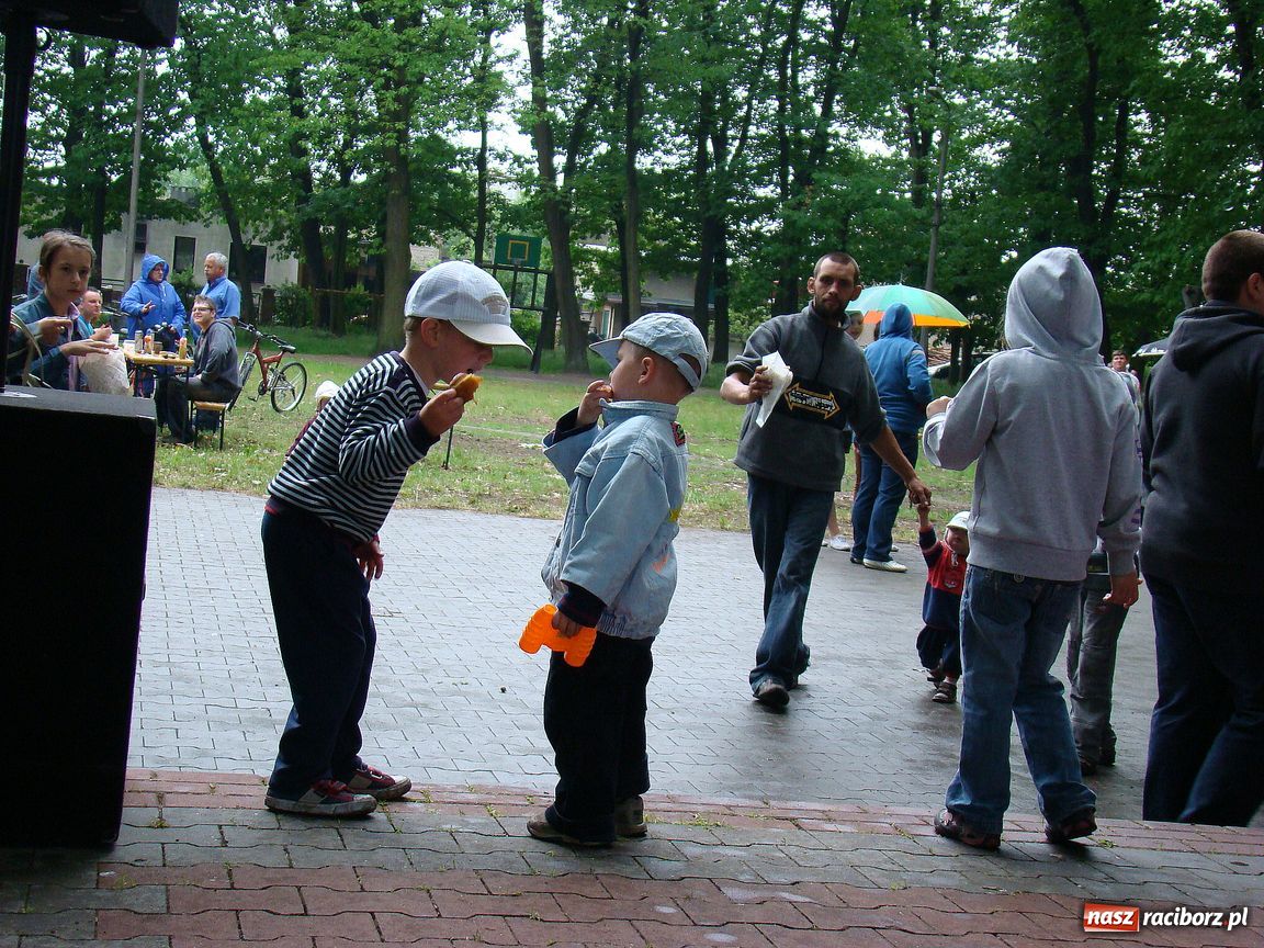 Zdjęcie w galerii na portalu naszraciborz.pl: Dzieci świętowały w parku Dębina wiadomości z regionu