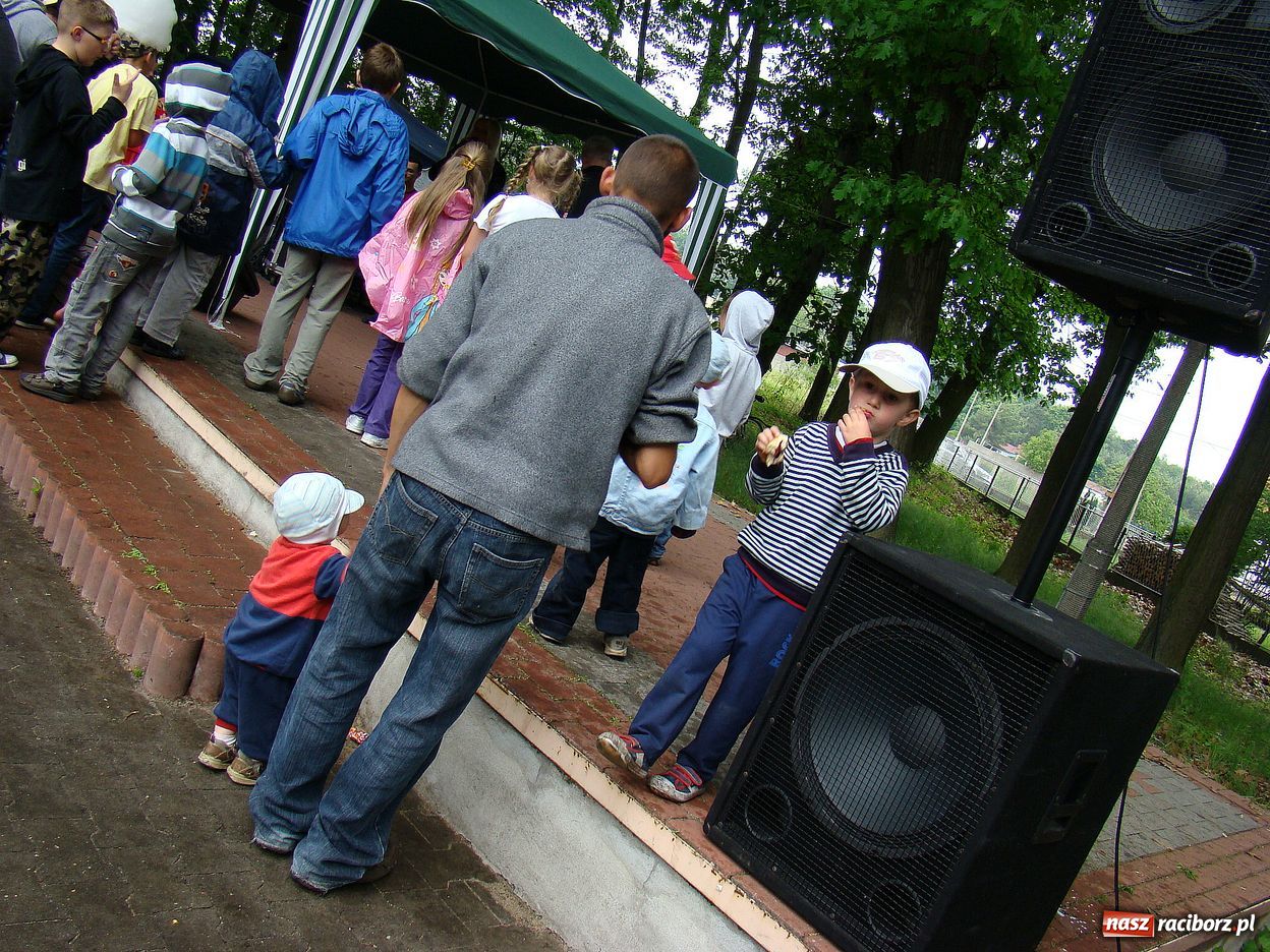 Zdjęcie w galerii na portalu naszraciborz.pl: Dzieci świętowały w parku Dębina wiadomości z regionu