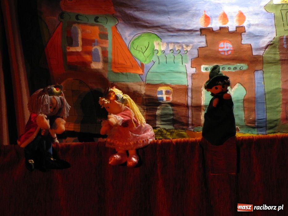 Zdjęcie w galerii na portalu naszraciborz.pl: Przedszkolaki zobaczyły Kota w butach wiadomości z regionu