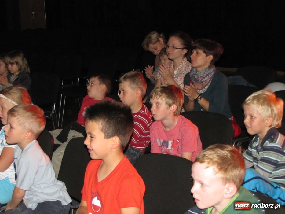 Zdjęcie w galerii na portalu naszraciborz.pl: Przedszkolaki zobaczyły Kota w butach wiadomości z regionu