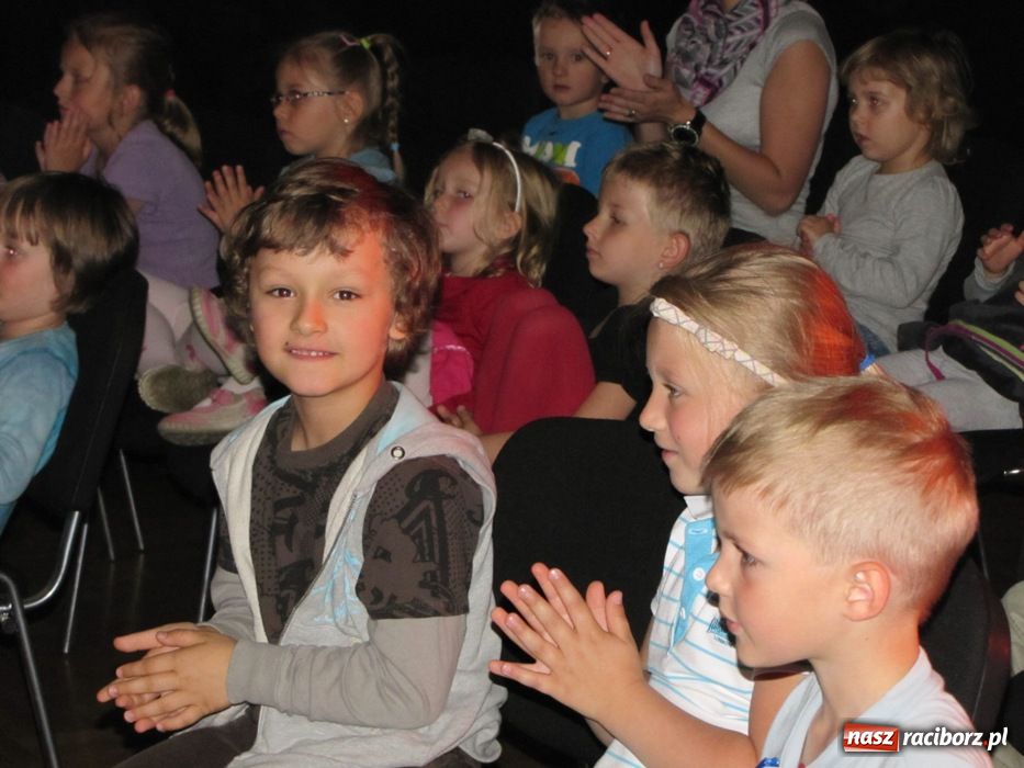 Zdjęcie w galerii na portalu naszraciborz.pl: Przedszkolaki zobaczyły Kota w butach wiadomości z regionu