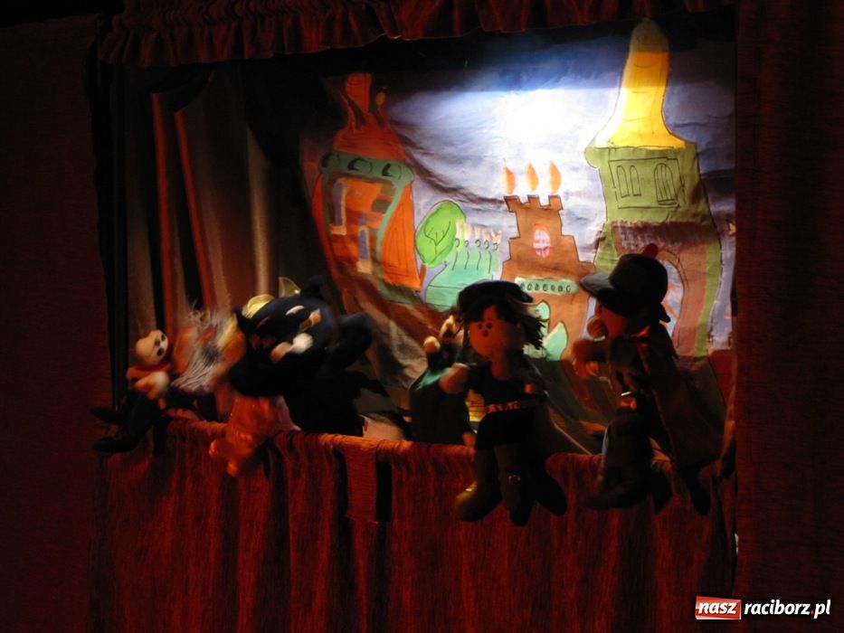 Zdjęcie w galerii na portalu naszraciborz.pl: Przedszkolaki zobaczyły Kota w butach wiadomości z regionu