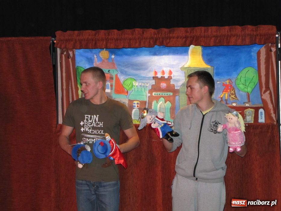 Zdjęcie w galerii na portalu naszraciborz.pl: Przedszkolaki zobaczyły Kota w butach wiadomości z regionu