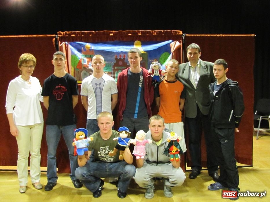 Zdjęcie w galerii na portalu naszraciborz.pl: Przedszkolaki zobaczyły Kota w butach wiadomości z regionu