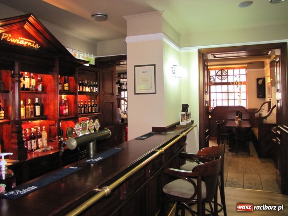 Zdjęcie w galerii na portalu naszraciborz.pl: Obejrzyj mecze Euro w Piwiarni Raciborskiej wiadomości z regionu