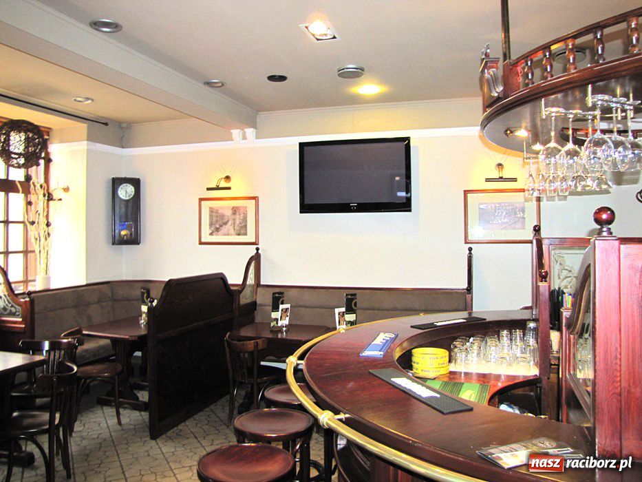 Zdjęcie w galerii na portalu naszraciborz.pl: Obejrzyj mecze Euro w Piwiarni Raciborskiej wiadomości z regionu