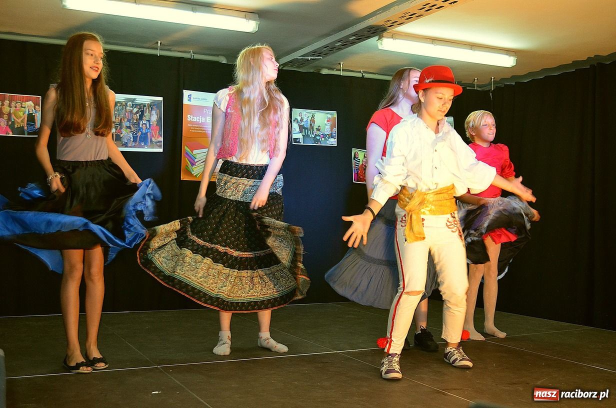 Zdjęcie w galerii na portalu naszraciborz.pl: Kabaretowe show w SP 1 wiadomości z regionu