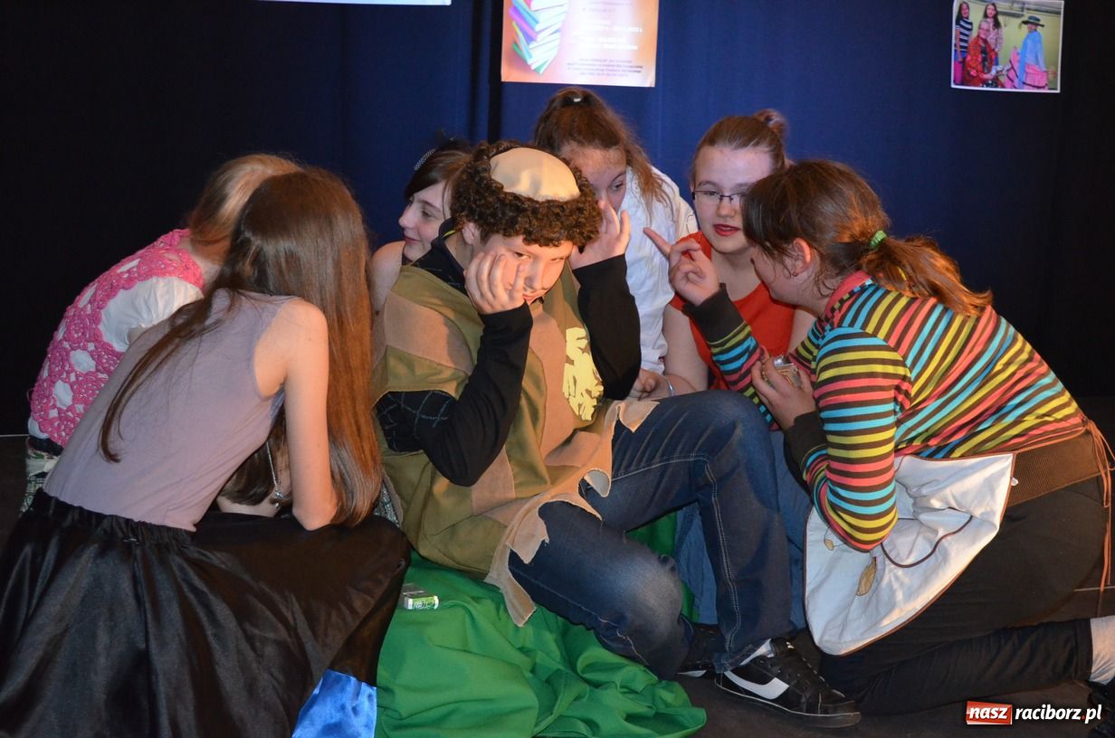 Zdjęcie w galerii na portalu naszraciborz.pl: Kabaretowe show w SP 1 wiadomości z regionu