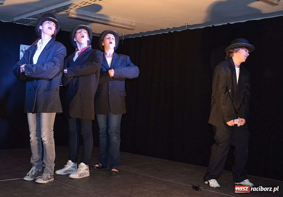 Zdjęcie w galerii na portalu naszraciborz.pl: Kabaretowe show w SP 1 wiadomości z regionu