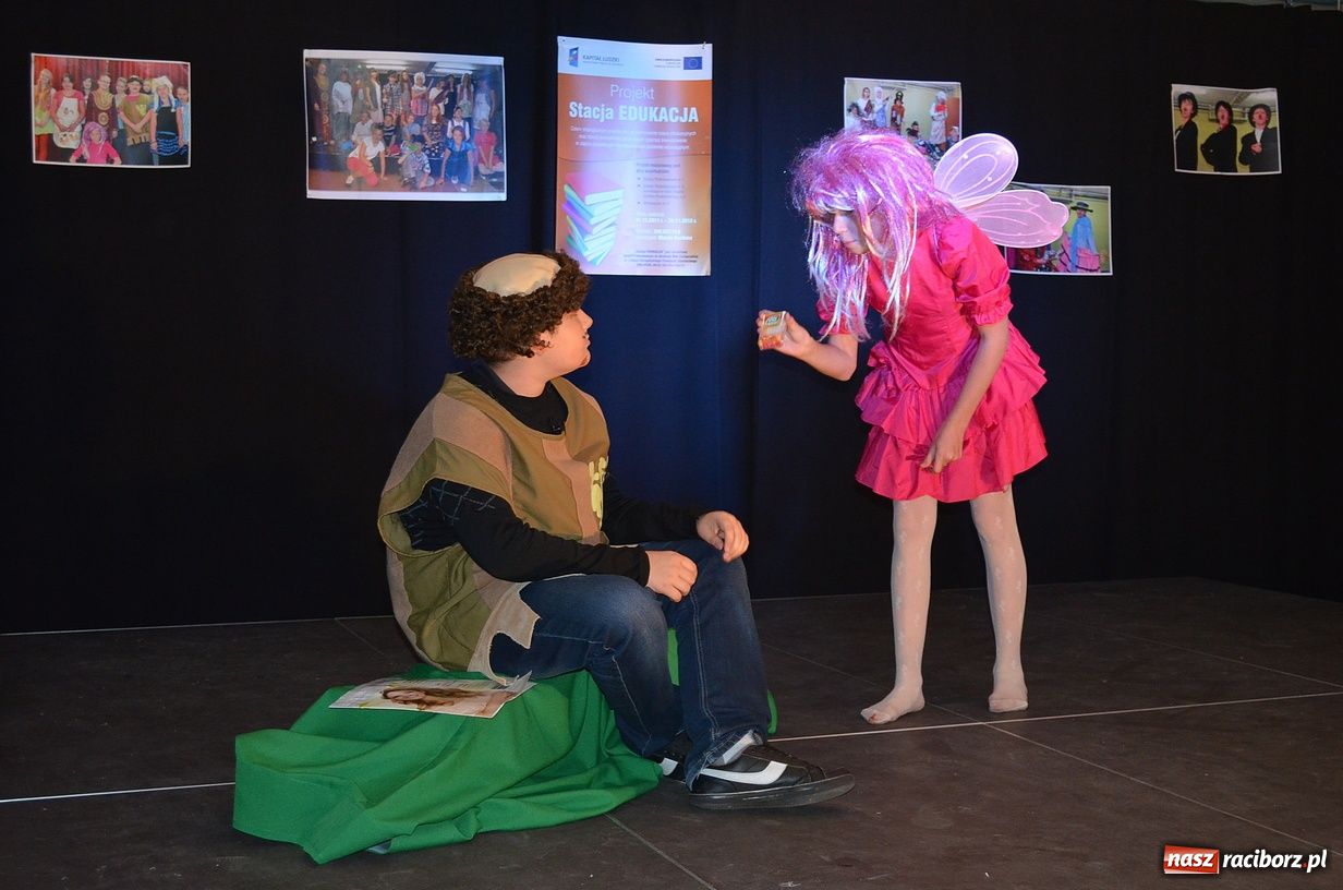 Zdjęcie w galerii na portalu naszraciborz.pl: Kabaretowe show w SP 1 wiadomości z regionu