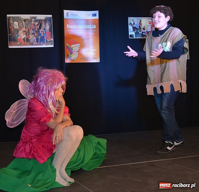 Zdjęcie w galerii na portalu naszraciborz.pl: Kabaretowe show w SP 1 wiadomości z regionu