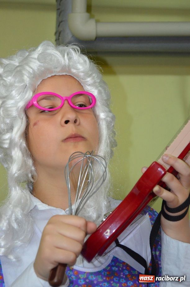 Zdjęcie w galerii na portalu naszraciborz.pl: Kabaretowe show w SP 1 wiadomości z regionu