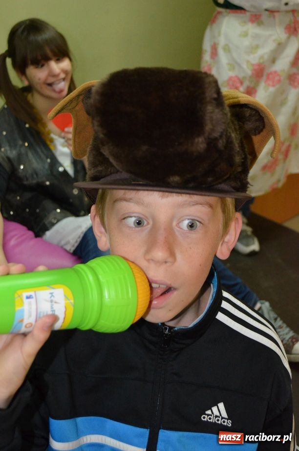 Zdjęcie w galerii na portalu naszraciborz.pl: Kabaretowe show w SP 1 wiadomości z regionu