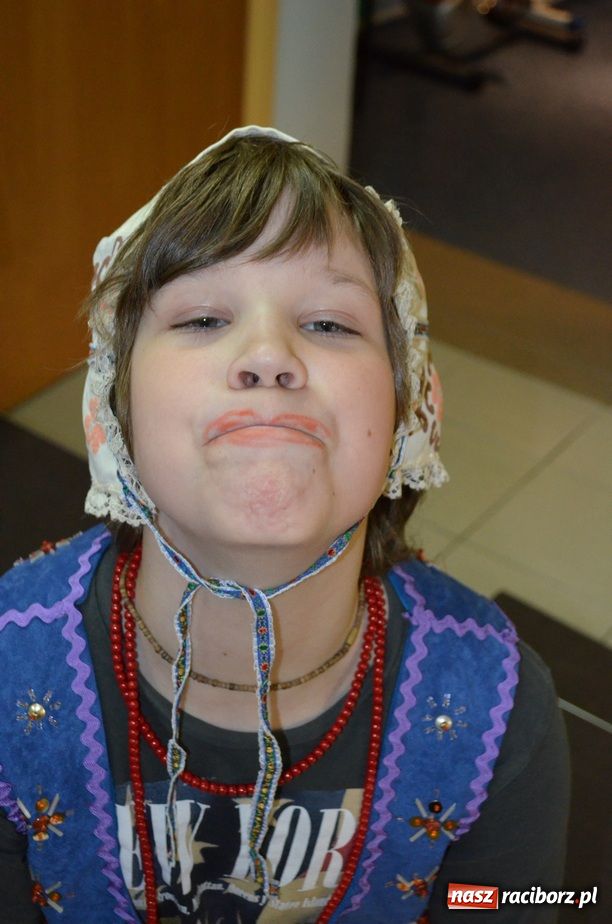 Zdjęcie w galerii na portalu naszraciborz.pl: Kabaretowe show w SP 1 wiadomości z regionu