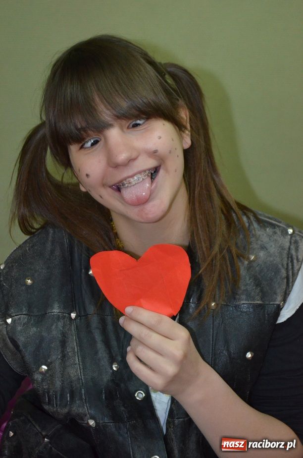 Zdjęcie w galerii na portalu naszraciborz.pl: Kabaretowe show w SP 1 wiadomości z regionu