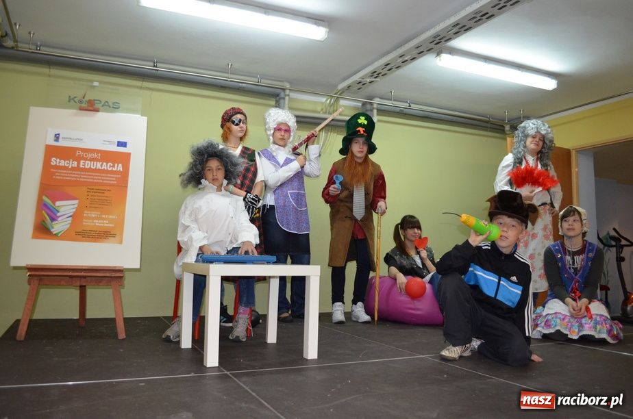 Zdjęcie w galerii na portalu naszraciborz.pl: Kabaretowe show w SP 1 wiadomości z regionu